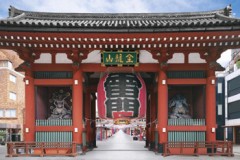 Kaminarimon giant lantern in Asakusa